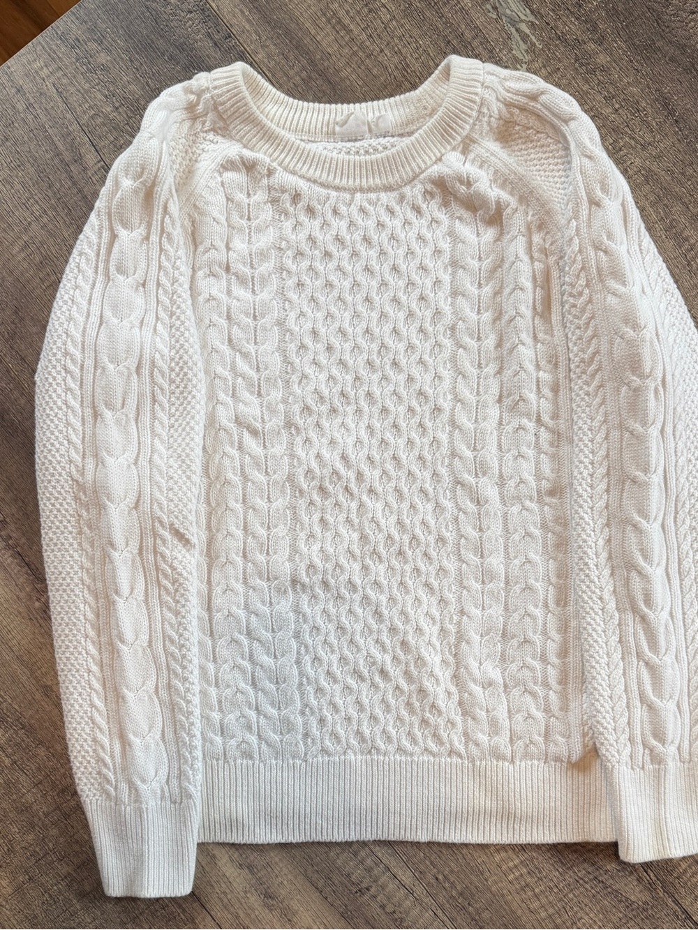 GAP Cream Cable-Knit Crewneck Sweater.  Medium. EUC.